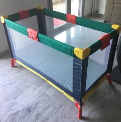 Location : lit parapluie Location : lit parapluie