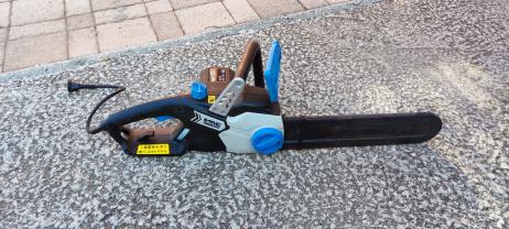 Location : tronconneuse Location : tronconneuse