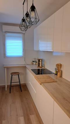 Service : pose de cuisine Service : pose de cuisine