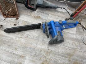 Location : tronconneuse Location : tronconneuse