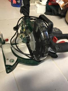 Location : scie a onglet Location : scie a onglet