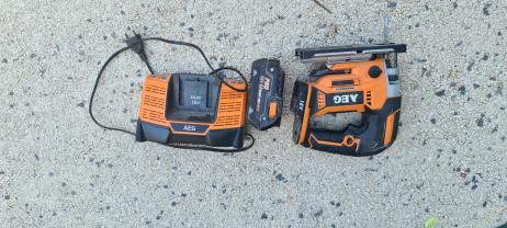 Location : scie sauteuse Location : scie sauteuse