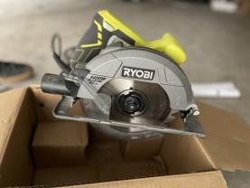 Location : scie circulaire Location : scie circulaire