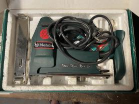 Location : agrafeuse Location : agrafeuse