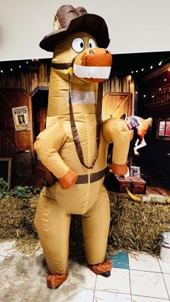 Location : costume Location : costume