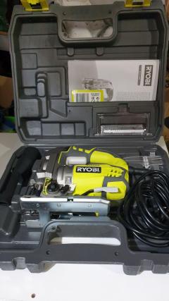 Location : scie sauteuse Location : scie sauteuse