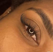 Service : extension de cils Service : extension de cils