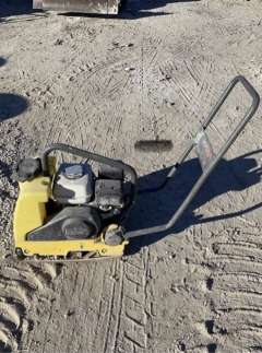 Location : plaque vibrante Location : plaque vibrante