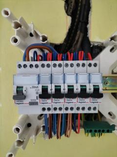 Service : electricien Service : electricien