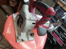 Location : scie circulaire Location : scie circulaire