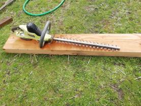 Location : taille haie Location : taille haie