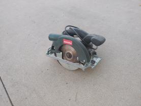 Location : scie circulaire Location : scie circulaire