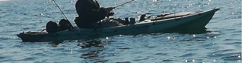 Location : kayak Location : kayak