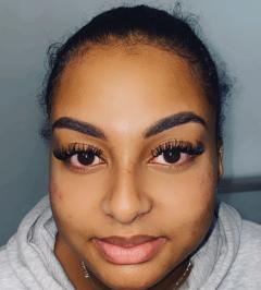 Service : extension de cils Service : extension de cils