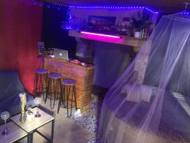 Location : jacuzzi Location : jacuzzi