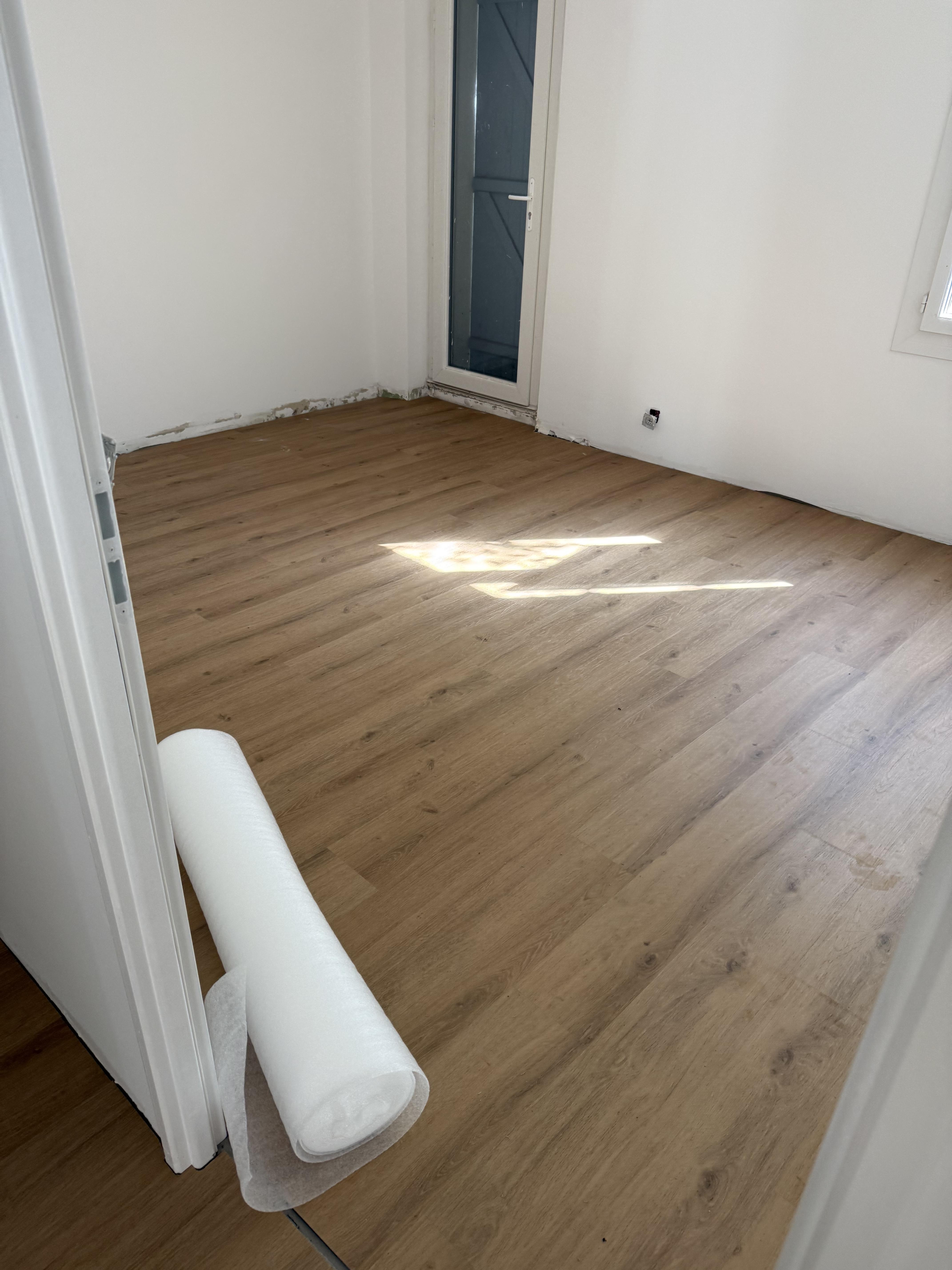 Service pose de parquet 83 entre particuliers