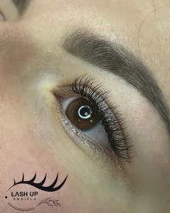 Service : extension de cils Service : extension de cils