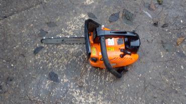 Location : tronconneuse Location : tronconneuse