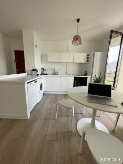 Service : pose de cuisine Service : pose de cuisine