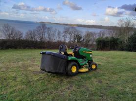 Service : tonte de pelouse Service : tonte de pelouse