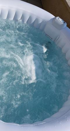 Location : jacuzzi Location : jacuzzi