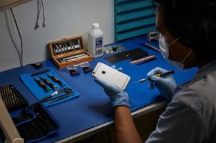 Serviço de reparo telefônico entre indivíduos