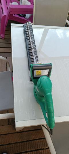 Location : taille haie Location : taille haie