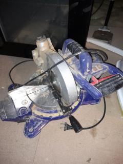 Location : scie a onglet Location : scie a onglet