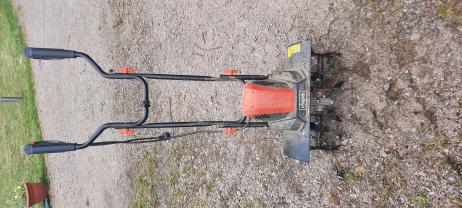 Location : motobineuse Location : motobineuse