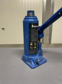 Location : cric Location : cric