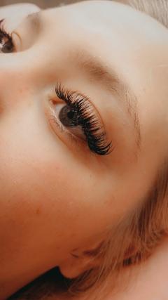 Service : extension de cils Service : extension de cils