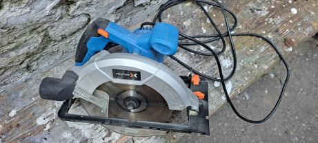 Location : scie circulaire Location : scie circulaire