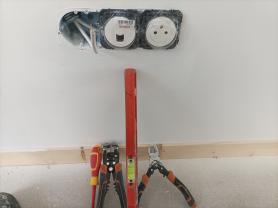 Service : electricien Service : electricien