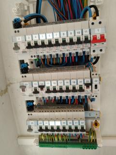 Service : electricien Service : electricien