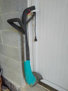 Location : coupe bordures Location : coupe bordures