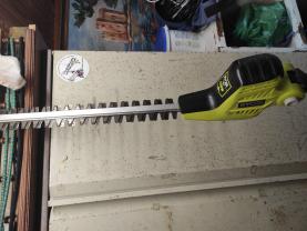 Location : taille haie Location : taille haie