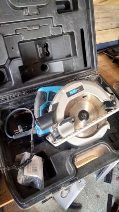 Location : scie circulaire Location : scie circulaire