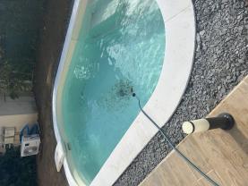 Service : nettoyage piscine Service : nettoyage piscine