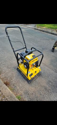 Location : plaque vibrante Location : plaque vibrante