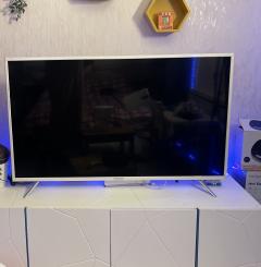 Location : television Location : television