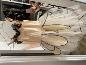 Location : costume Location : costume