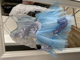 Location : costume Location : costume