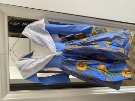 Location : costume Location : costume