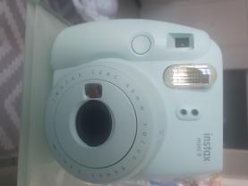 Location : appareil photo polaroid Location : appareil photo polaroid