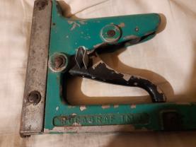 Location : agrafeuse Location : agrafeuse