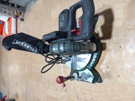 Location : scie a onglet Location : scie a onglet