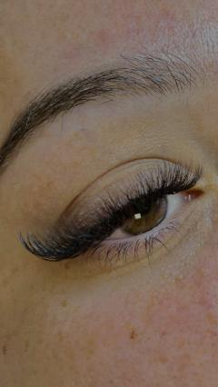 Service : extension de cils Service : extension de cils