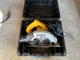 Location : scie circulaire Location : scie circulaire