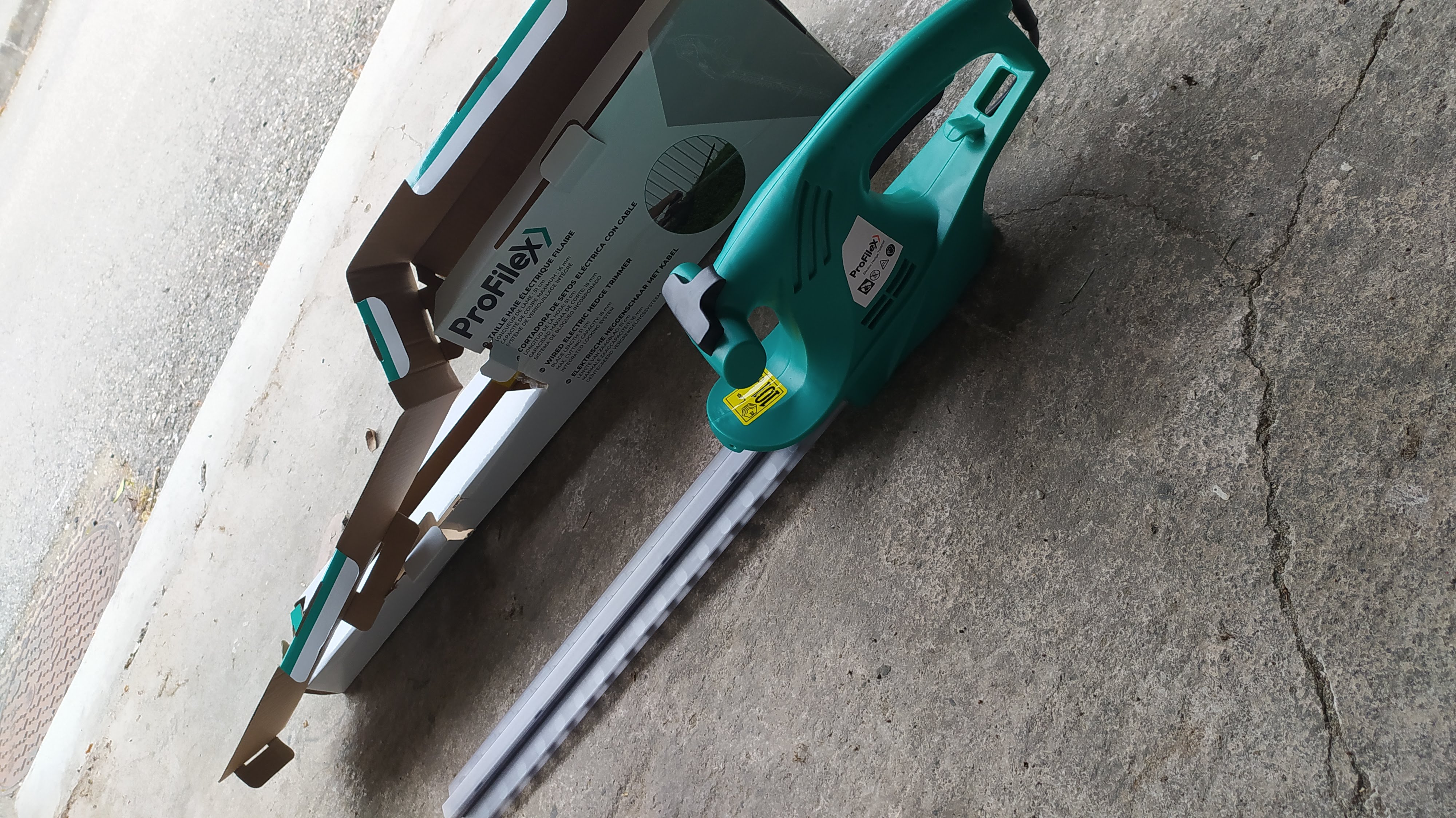 Location taille haie 06 entre particuliers