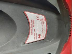 Location : motobineuse Location : motobineuse